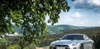 Nissan GT-R 2017 debuta en la reunión Z-Bash